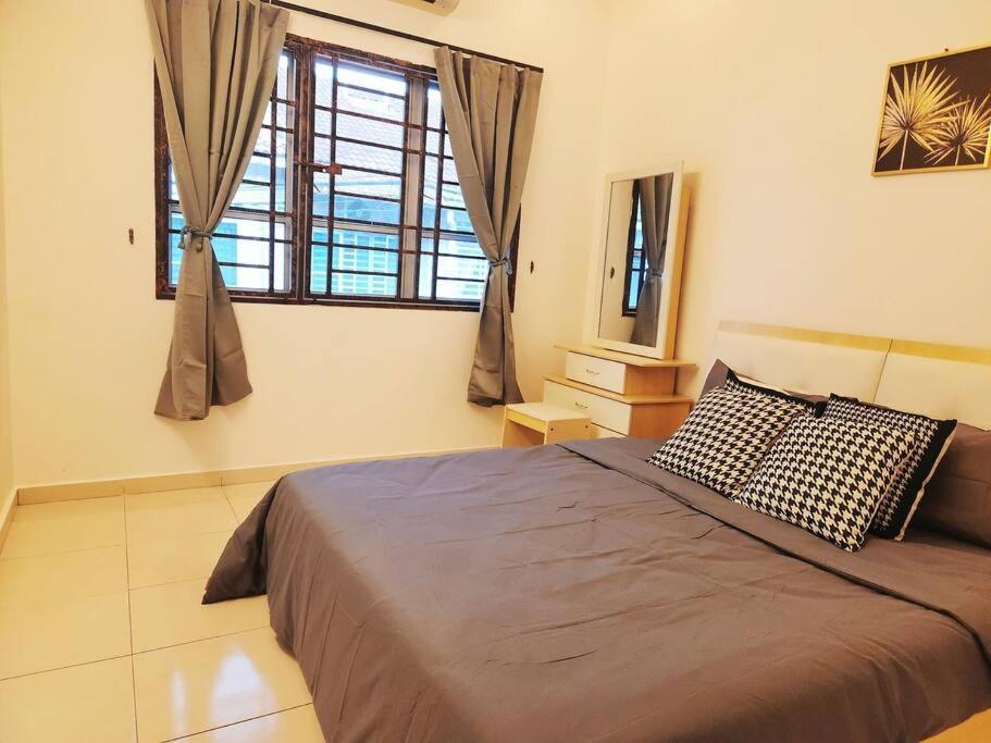 10min To Town Gemilang Tawas 4br4bath 14pax